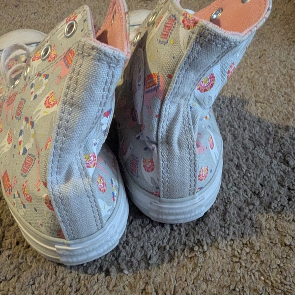 Converse Pink Sneakers Playful Canvas Design - Picture 7 of 10